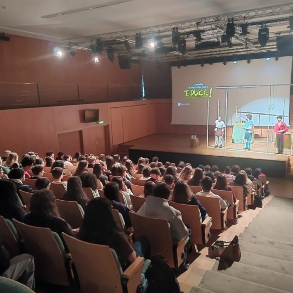 Alunos do 8.º ano em visita ao Porto